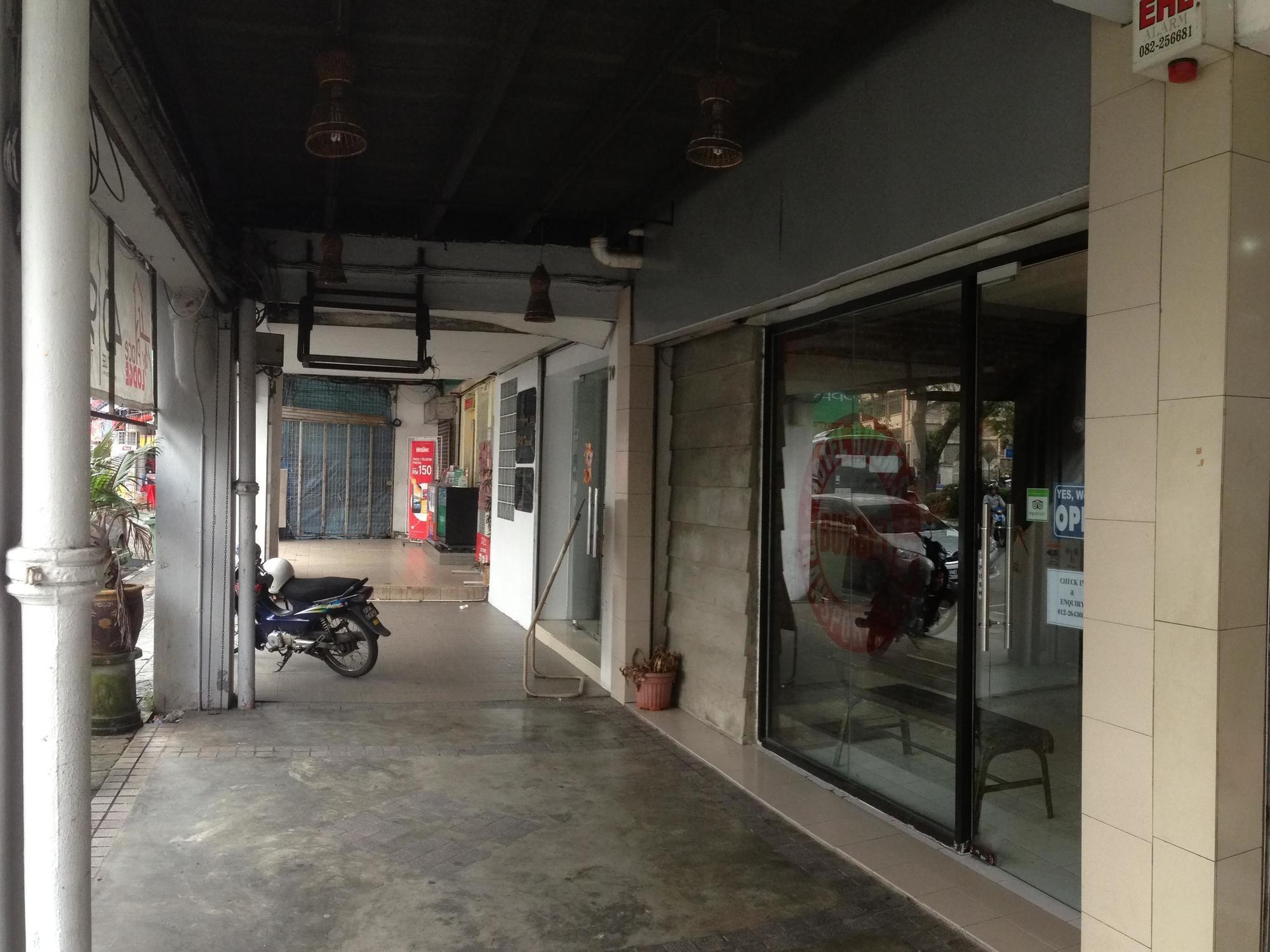 My Place Hotel & Lodge Kuching Exterior foto